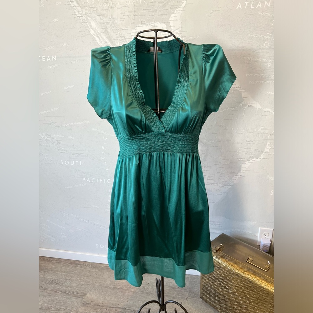 New BCBG Max Azria Green Silk Dress Cap Sleeves L - Picture 3 of 6